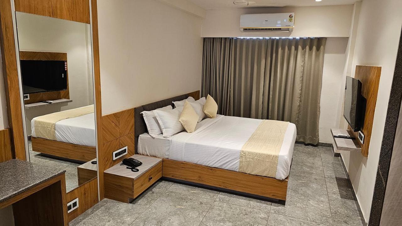 Rds Hotel Ahmedabad Exterior foto