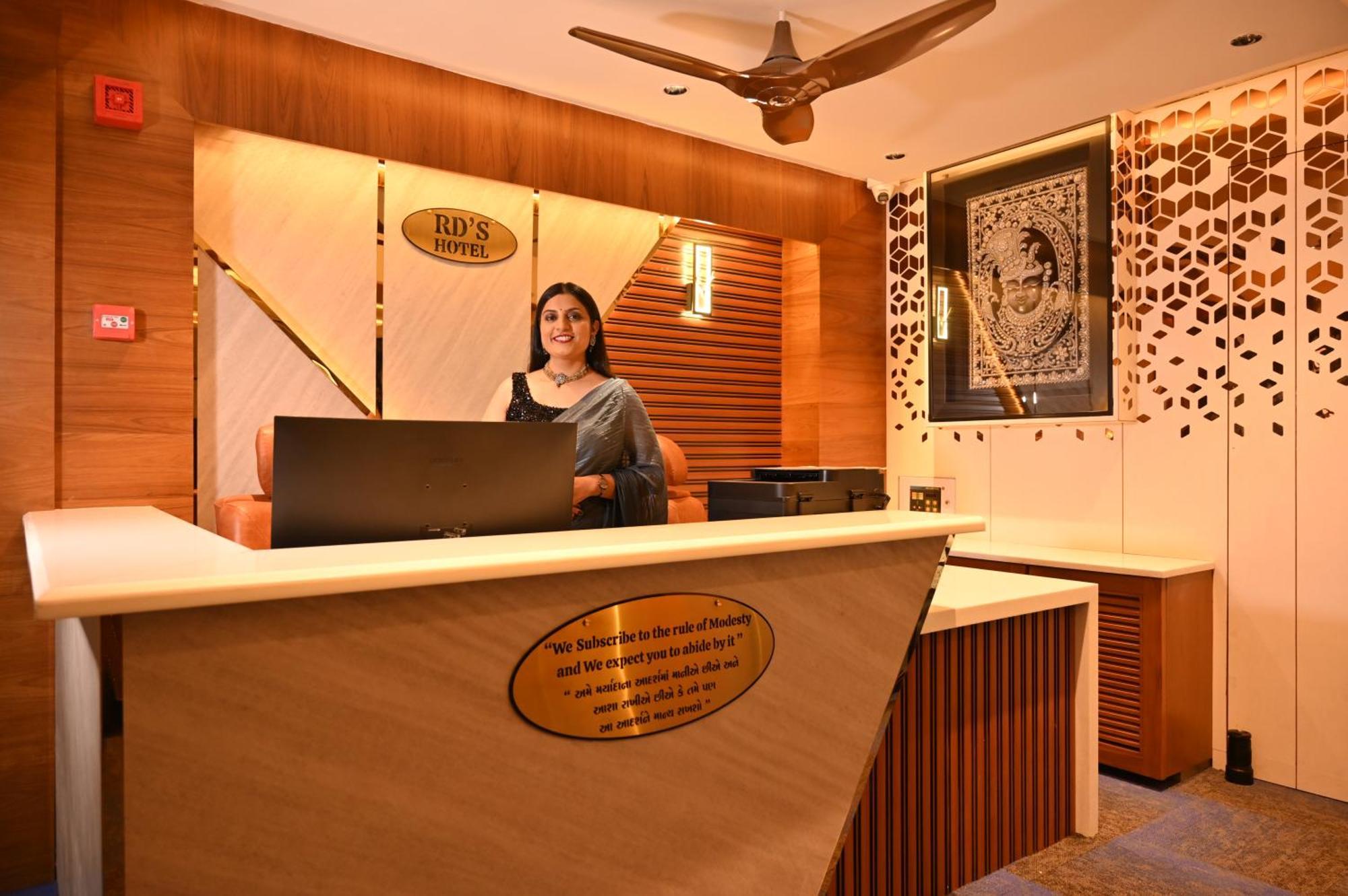 Rds Hotel Ahmedabad Exterior foto