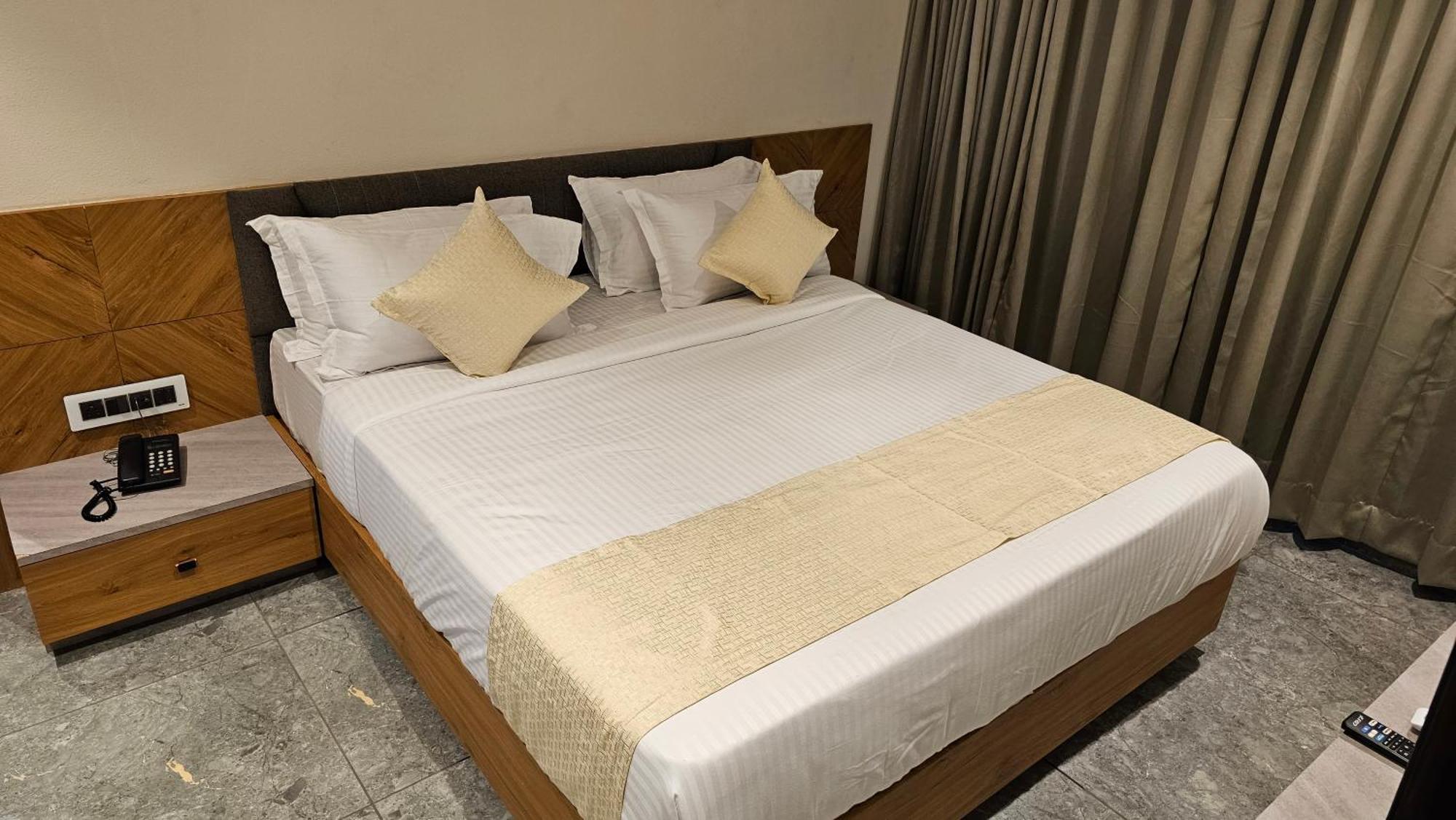 Rds Hotel Ahmedabad Exterior foto