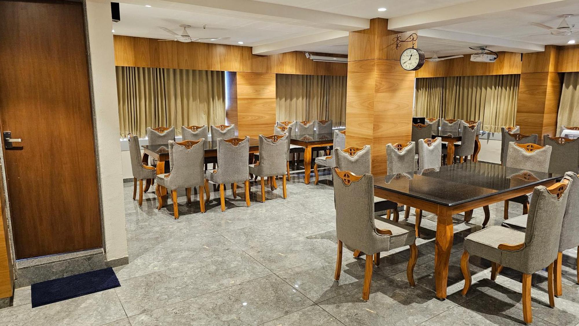 Rds Hotel Ahmedabad Exterior foto